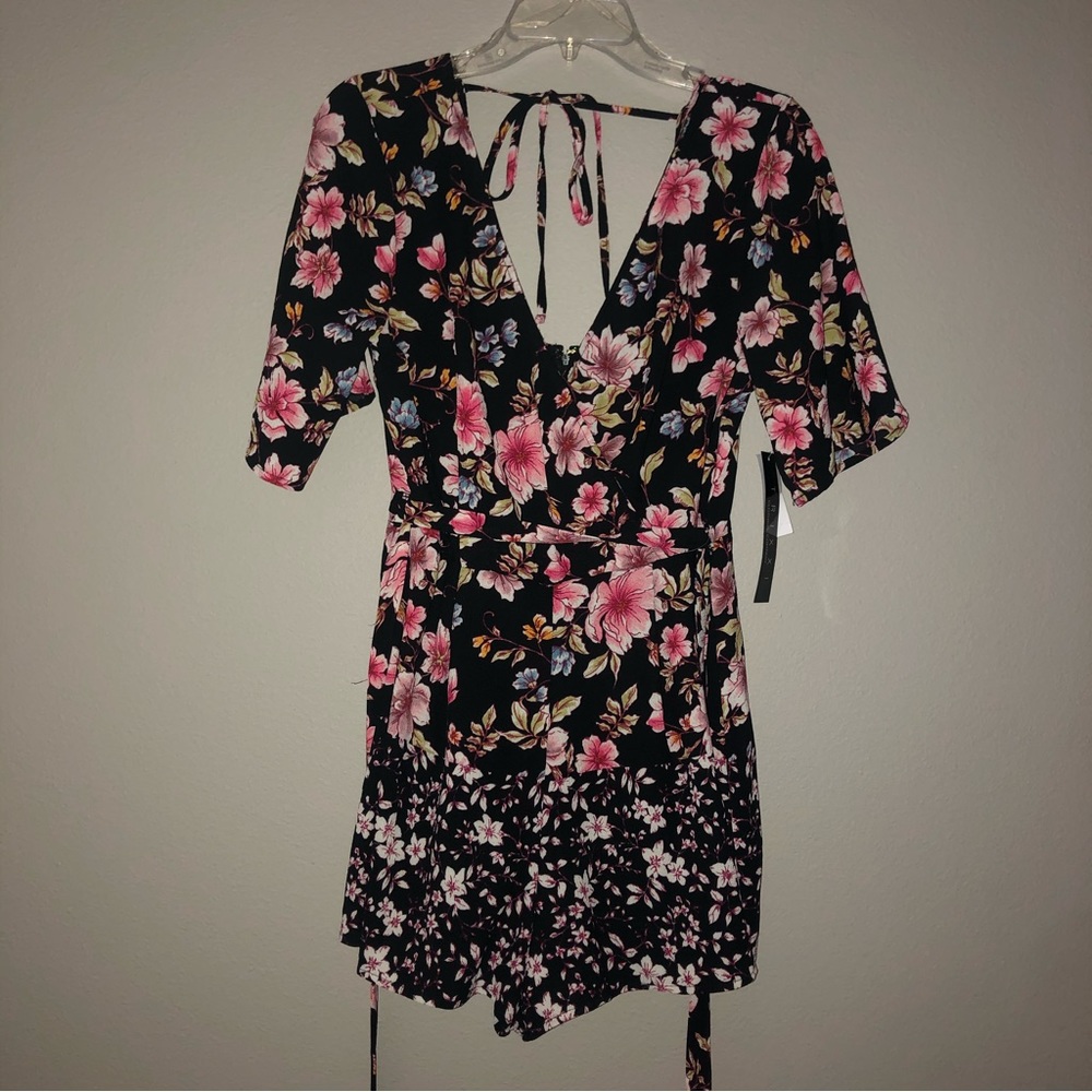 New Macy’s Trixxi Floral Romper Medium